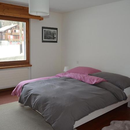 Haus Valaisia - Randa Bei Zermatt Apartment Exterior foto